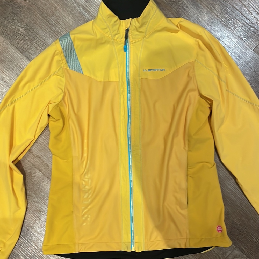La Sportiva wind breaker